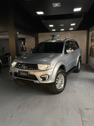 MITSUBISHI PAJERO 3.2 HPE 4X4 7 LUGARES 16V TURBO INTERCOOLER DIESEL 4P AUTOMÁTICO