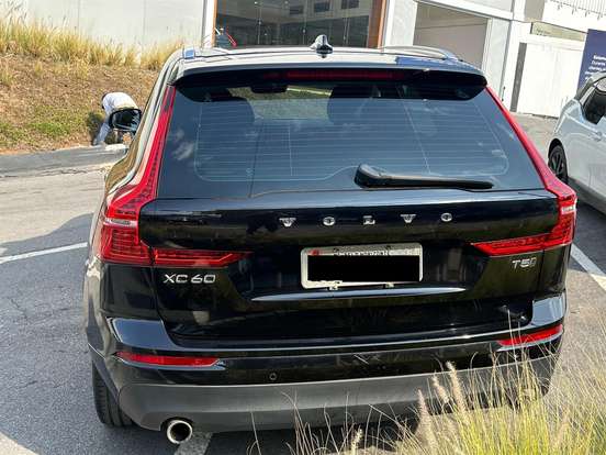 VOLVO-XC60-2018