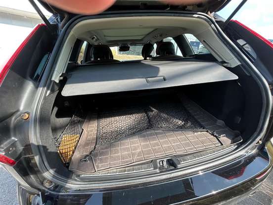 VOLVO-XC60-2018