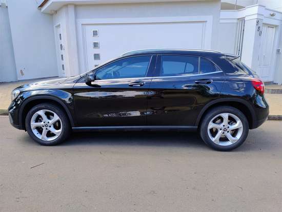 MERCEDES-BENZ-GLA 200-2017