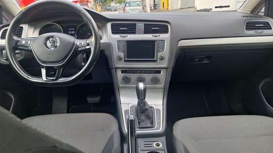 VOLKSWAGEN-GOLF-2015