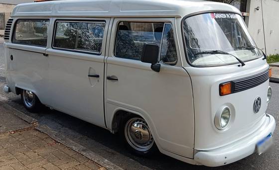 VOLKSWAGEN KOMBI 1.6 MI STD LOTAÇÃO 8V GASOLINA 3P MANUAL
