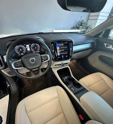 VOLVO-XC40-2.0 T4 GASOLINA MOMENTUM GEARTRONIC VOLVO-XC40-2020