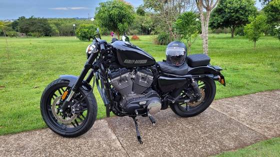 HARLEY-DAVIDSON SPORTSTER ROADSTER 