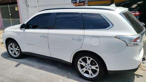 MITSUBISHI-OUTLANDER-2014