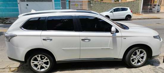 MITSUBISHI-OUTLANDER-3.0 GT 4X4 V6 24V GASOLINA 4P AUTOMÁTICO MITSUBISHI-OUTLANDER-2014