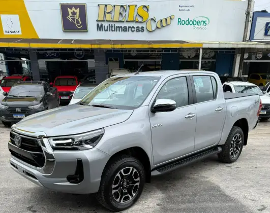 TOYOTA HILUX 2.8 D-4D TURBO DIESEL CD SRX 4X4 AUTOMÁTICO TOYOTA HILUX 2.8 D-4D TURBO DIESEL CD SRX 4X4 AUTOMÁTICO
