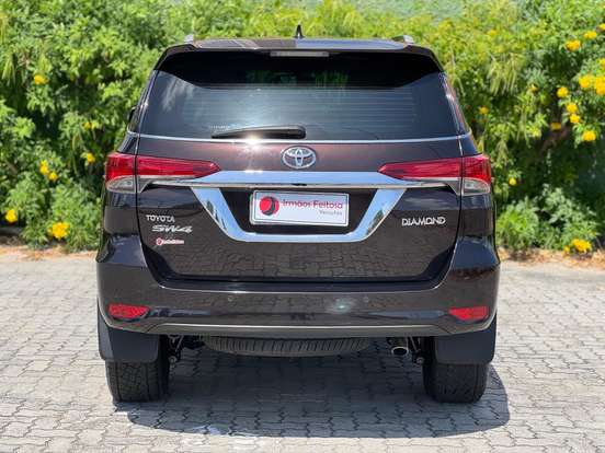 TOYOTA-HILUX SW4-2.8 SRX DIAMOND 4X4 7 LUGARES 16V TURBO INTERCOOLER DIESEL 4P AUTOMÁTICO TOYOTA-HILUX SW4-2019