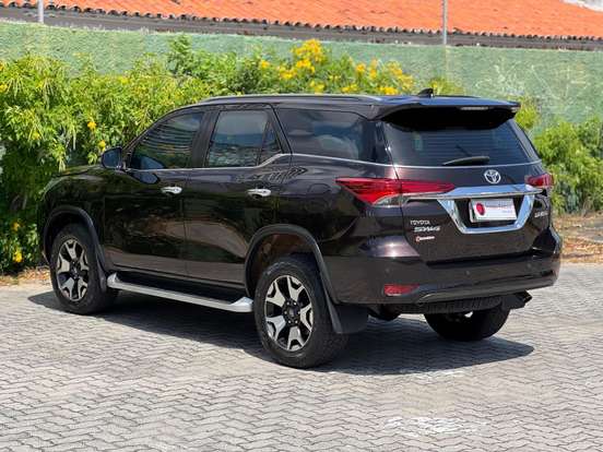 TOYOTA-HILUX SW4-2019