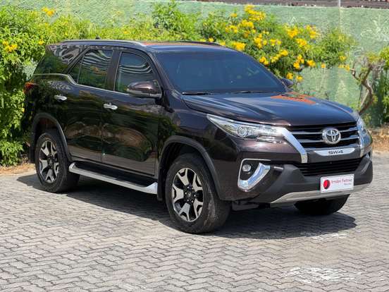TOYOTA-HILUX SW4-2019
