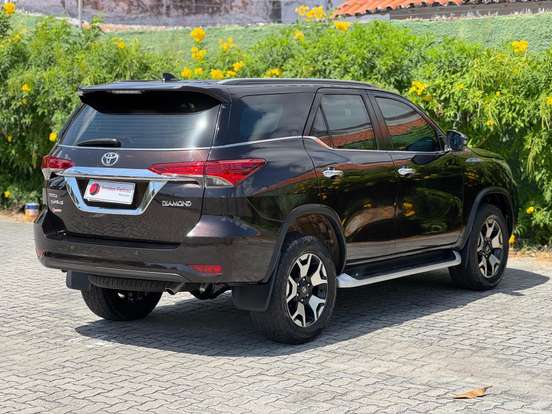 TOYOTA-HILUX SW4-2.8 SRX DIAMOND 4X4 7 LUGARES 16V TURBO INTERCOOLER DIESEL 4P AUTOMÁTICO TOYOTA-HILUX SW4-2019