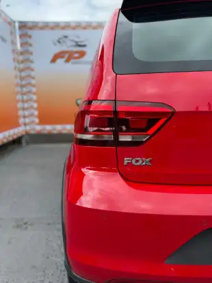 VOLKSWAGEN-FOX-2016