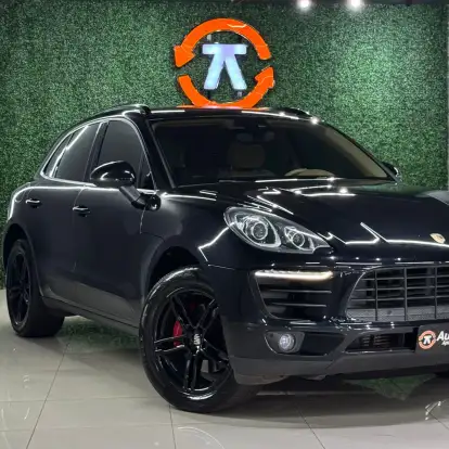 PORSCHE-MACAN-2016
