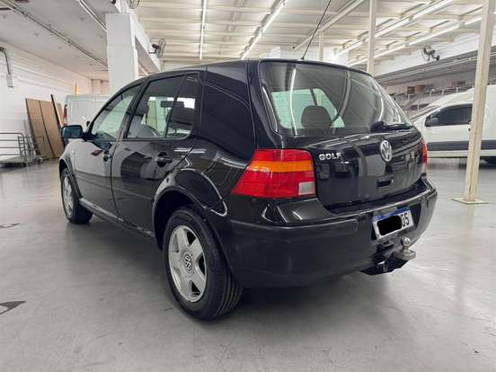 VOLKSWAGEN-GOLF-2001