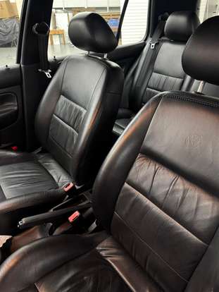 VOLKSWAGEN-GOLF-2001