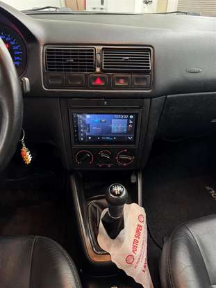 VOLKSWAGEN-GOLF-2001