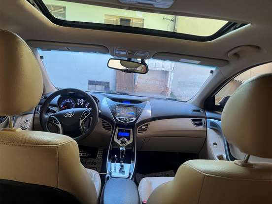 HYUNDAI-ELANTRA-2012