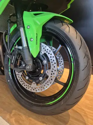 KAWASAKI-NINJA ZX-4RR-2025