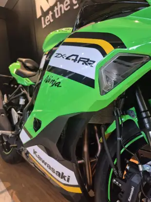 KAWASAKI-NINJA ZX-4RR-2025
