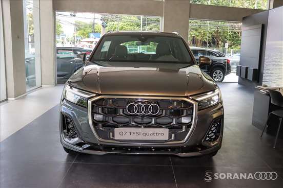 AUDI-Q7-2024