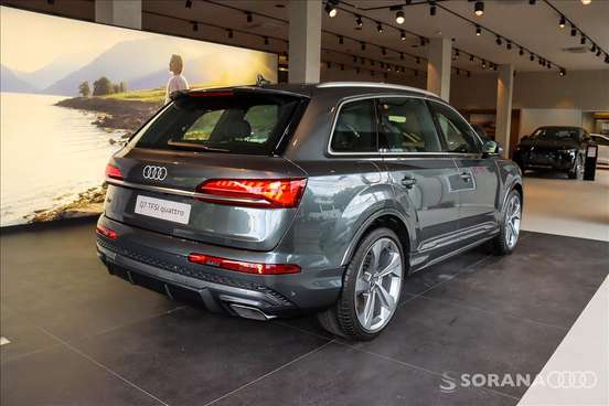 AUDI-Q7-2024
