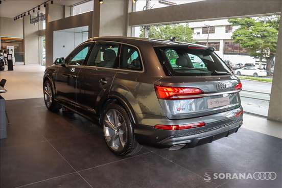 AUDI-Q7-2024