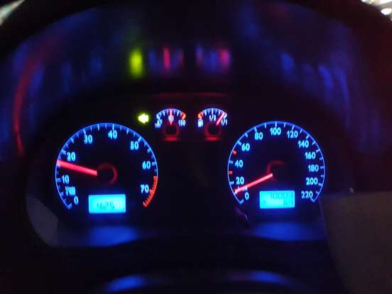 VOLKSWAGEN-POLO-2002