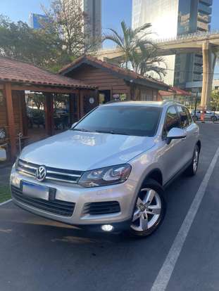 VOLKSWAGEN-TOUAREG-2011