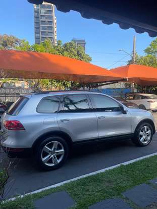 VOLKSWAGEN-TOUAREG-2011