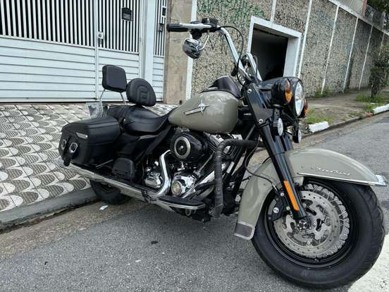 HARLEY-DAVIDSON-ROAD KING CLASSIC-2010