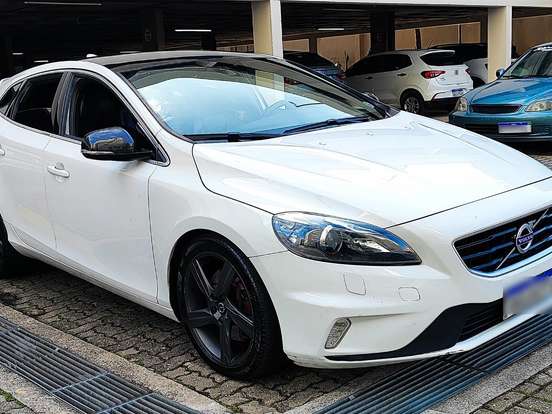 VOLVO-V40-2.0 T5 R DESIGN TURBO GASOLINA 4P AUTOMÁTICO VOLVO-V40-2015