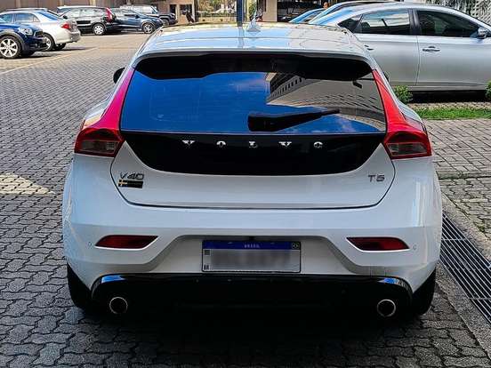 VOLVO-V40-2.0 T5 R DESIGN TURBO GASOLINA 4P AUTOMÁTICO VOLVO-V40-2015