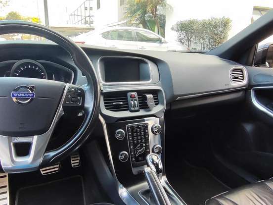 VOLVO-V40-2.0 T5 R DESIGN TURBO GASOLINA 4P AUTOMÁTICO VOLVO-V40-2015