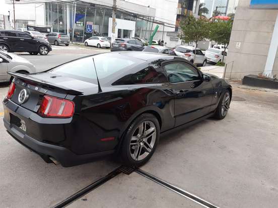 FORD-MUSTANG-2011