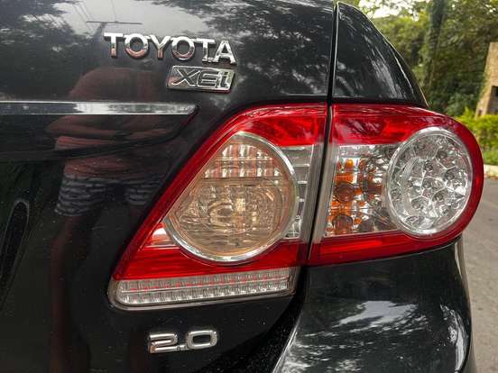 TOYOTA-COROLLA-2011