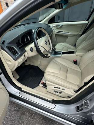 VOLVO-XC60-2016