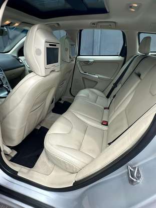 VOLVO-XC60-2016