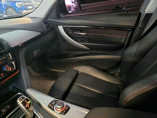 BMW-320i-2015