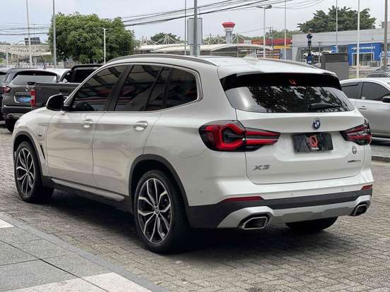 BMW-X3-2022