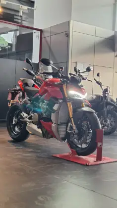 DUCATI STREETFIGHTER V4 S 
