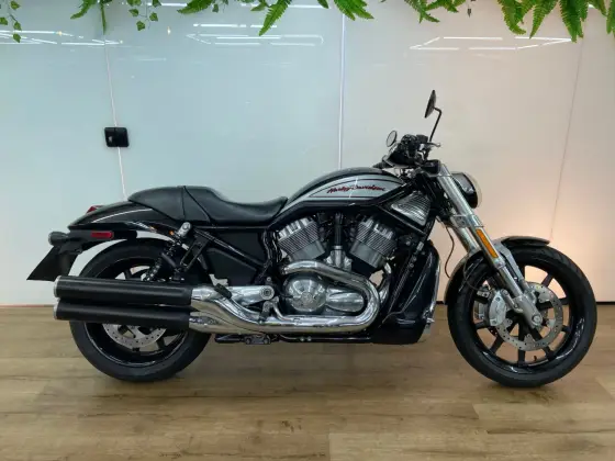 HARLEY-DAVIDSON STREET ROD 