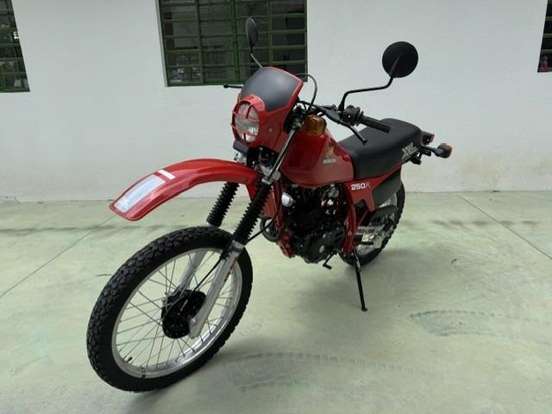 HONDA-XL 250R HONDA-XL 250R-1983