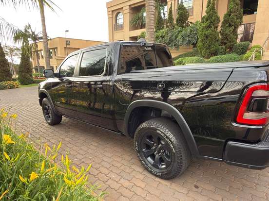 RAM-1500-5.7 V8 GASOLINA REBEL CD 4X4 AUTOMÁTICO RAM-1500-2022