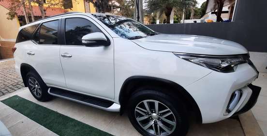 TOYOTA-HILUX SW4-2016