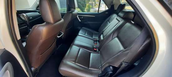 TOYOTA-HILUX SW4-2016