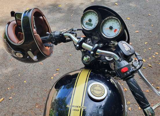 TRIUMPH-THRUXTON-2014