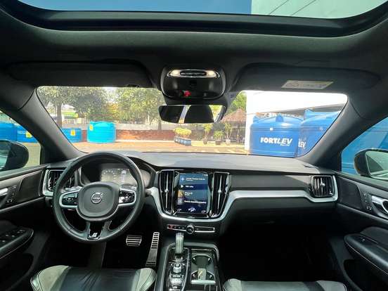 VOLVO-S60-2.0 T8 R-DESIGN HÍBRIDO 4P AUTOMÁTICO VOLVO-S60-2019