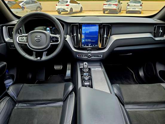 VOLVO-XC60-2018