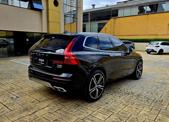 VOLVO-XC60-2018