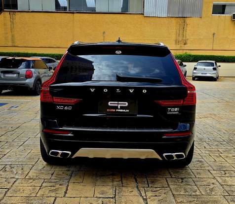 VOLVO-XC60-2018